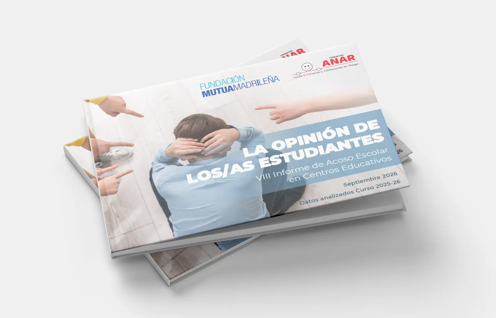 Maqueta de la portada del VIII informe «La opinión de los/as estudiantes», con los logotipos de la Fundación Mutua Madrileña y la Fundación ANAR y la fotografía de un niño sentado en el suelo, con la cara oculta entre los brazos, señalado por varias manos.